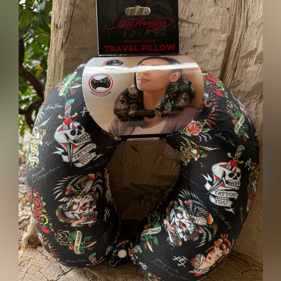 Ed Hardy memory foam travel pillow iconic tattoo patterns - Picture 1 of 10